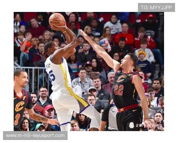 火箭替补席阿门汤普森单场贡献16分展现顶级爆发力